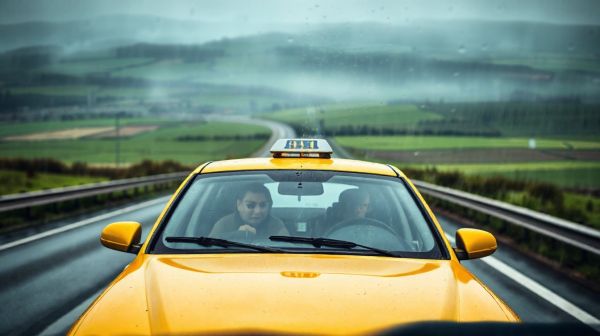 Top astuces pour économiser sur un trajet en taxi Caen-Cherbourg
